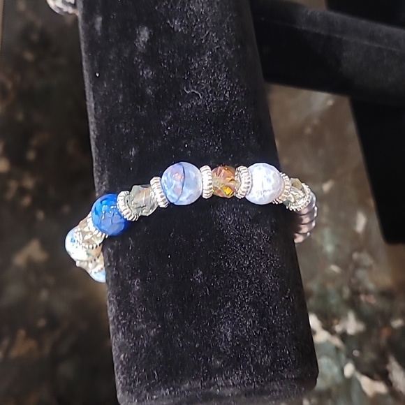 Blue Agate & Glass Bead Stretch Bracelet - Picture 4 of 5